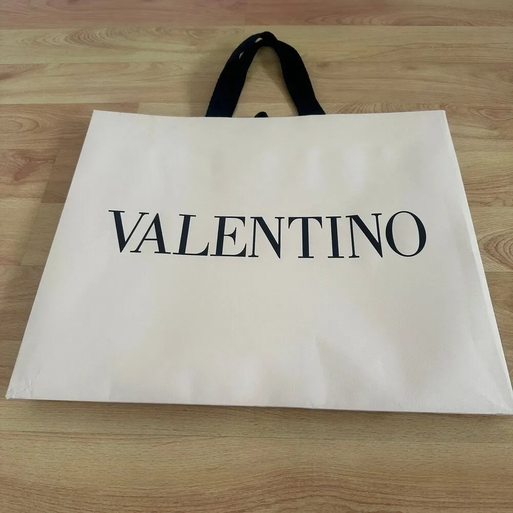 Valentino paper shopping